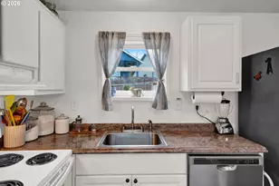 452 Carol St, Lowell, OR 97452 - Photo 14