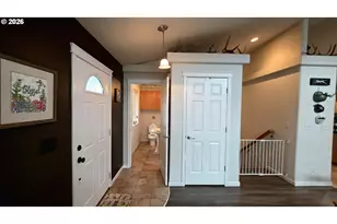 918 NE Malheur Ave, Roseburg, OR 97470 - Photo 6