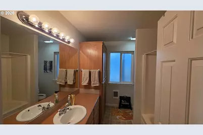 918 NE Malheur Ave, Roseburg, OR 97470 - Photo 22