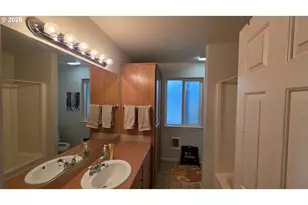 918 NE Malheur Ave, Roseburg, OR 97470 - Photo 22