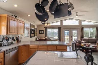 918 NE Malheur Ave, Roseburg, OR 97470 - Photo 8