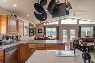 918 NE Malheur Ave, Roseburg, OR 97470 - Photo 8