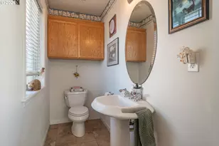 918 NE Malheur Ave, Roseburg, OR 97470 - Photo 16