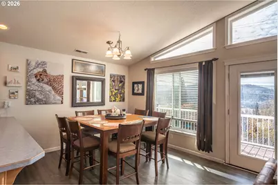 918 NE Malheur Ave, Roseburg, OR 97470 - Photo 4