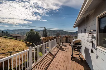 918 NE Malheur Ave, Roseburg, OR 97470 - Photo 28