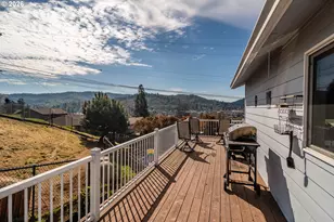 918 NE Malheur Ave, Roseburg, OR 97470 - Photo 28