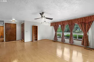 2219 NW Troost St, Roseburg, OR 97471 - Photo 4