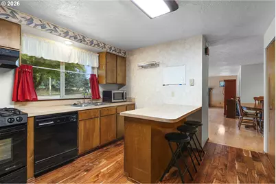 2219 NW Troost St, Roseburg, OR 97471 - Photo 10