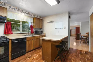 2219 NW Troost St, Roseburg, OR 97471 - Photo 10