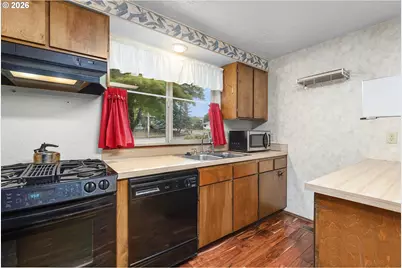 2219 NW Troost St, Roseburg, OR 97471 - Photo 12