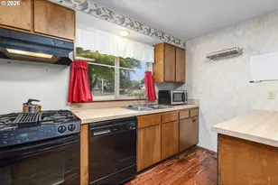 2219 NW Troost St, Roseburg, OR 97471 - Photo 12