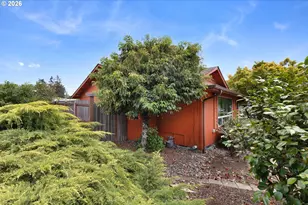 2219 NW Troost St, Roseburg, OR 97471 - Photo 30