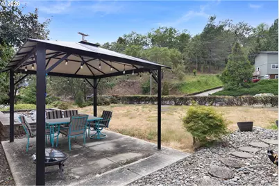 2219 NW Troost St, Roseburg, OR 97471 - Photo 28
