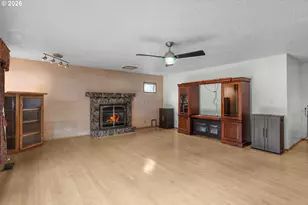 2219 NW Troost St, Roseburg, OR 97471 - Photo 6