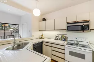 4451 Golden Ln, Lake Oswego, OR 97035 - Photo 10