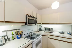 4451 Golden Ln, Lake Oswego, OR 97035 - Photo 12