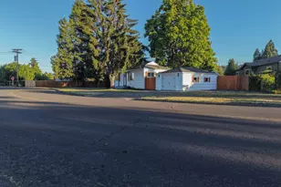 1879 G St, Springfield, OR 97477 - Photo 24
