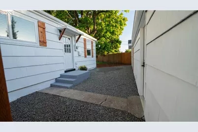 1879 G St, Springfield, OR 97477 - Photo 24