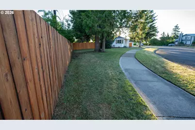 1879 G St, Springfield, OR 97477 - Photo 22