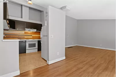 6837 NE Claremont Ave, Portland, OR 97211 - Photo 8