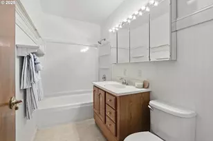 12130 SE Reedway St, Portland, OR 97266 - Photo 14