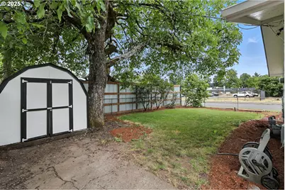 12130 SE Reedway St, Portland, OR 97266 - Photo 12