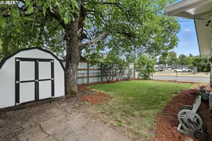 12130 SE Reedway St, Portland, OR 97266 - Photo 12