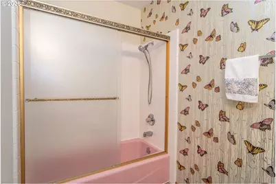 890 W Hickory St, Roseburg, OR 97471 - Photo 18