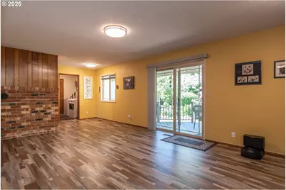 890 W Hickory St, Roseburg, OR 97471 - Photo 14