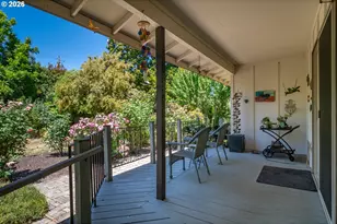 890 W Hickory St, Roseburg, OR 97471 - Photo 30