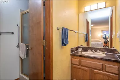 890 W Hickory St, Roseburg, OR 97471 - Photo 26
