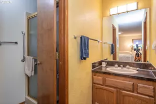 890 W Hickory St, Roseburg, OR 97471 - Photo 26