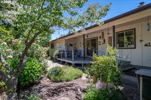 890 W Hickory St, Roseburg, OR 97471 - Photo 32