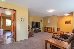 890 W Hickory St, Roseburg, OR 97471 - Photo 8