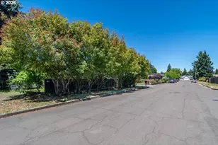 890 W Hickory St, Roseburg, OR 97471 - Photo 48
