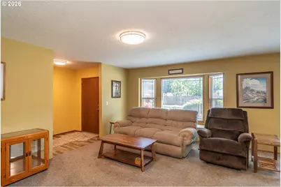 890 W Hickory St, Roseburg, OR 97471 - Photo 4