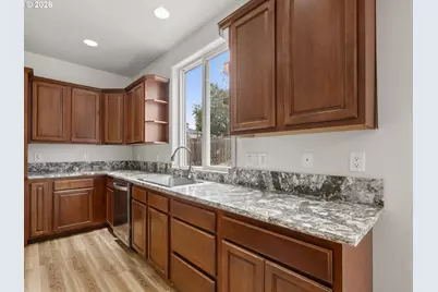 21754 NE Couch Ct, Gresham, OR 97030 - Photo 8