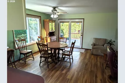 5440 J St, Springfield, OR 97478 - Photo 4