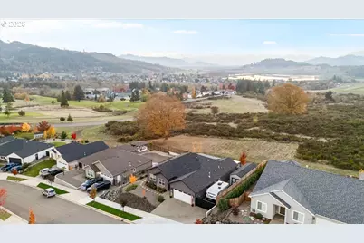 811 Pebble Creek St, Sutherlin, OR 97479 - Photo 36