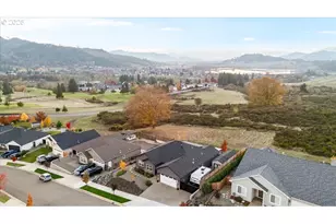 811 Pebble Creek St, Sutherlin, OR 97479 - Photo 36