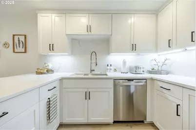 650 Harlow Rd #209, Springfield, OR 97477 - Photo 18