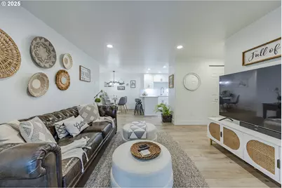 650 Harlow Rd #209, Springfield, OR 97477 - Photo 8