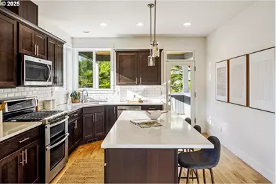 8075 N Edison St, Portland, OR 97203 - Photo 10