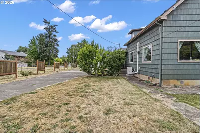 320 E Blakely Ave, Brownsville, OR 97327 - Photo 32