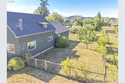 320 E Blakely Ave, Brownsville, OR 97327 - Photo 34
