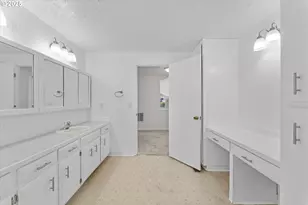 7206 N Amherst St, Portland, OR 97203 - Photo 24
