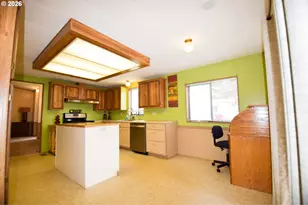 7918 SE King Rd, Milwaukie, OR 97222 - Photo 10