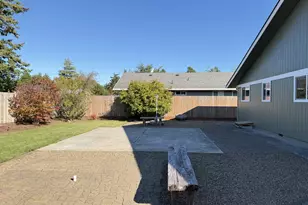 1145 8th St, Florence, OR 97439 - Photo 44