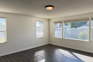 1145 8th St, Florence, OR 97439 - Photo 6
