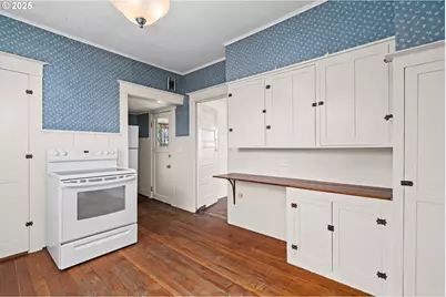 322 W C St, Rainier, OR 97048 - Photo 18